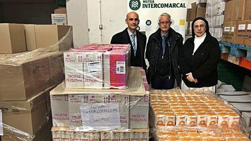 Mútua Intercomarcal dona 1,8 tones de menjar a Santa Clara