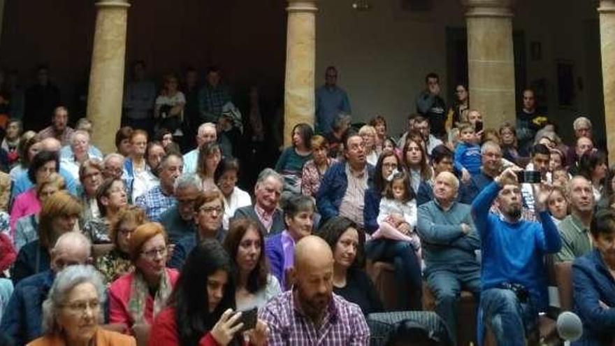 Emoción en el multitudinario concierto de tributo a Manolín de Ceceda