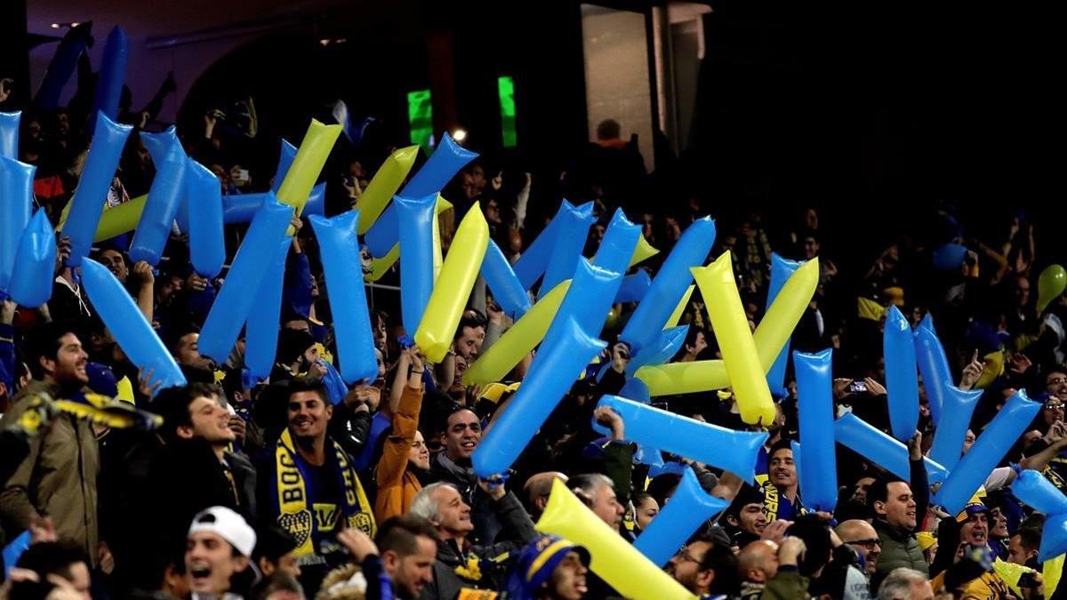 Los seguidores de Boca ya en el interior del Bernabeu.