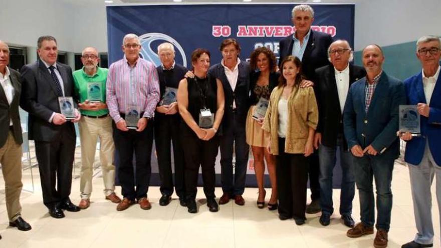 El trigésimo aniversario de la Copa Galicia reunió al baloncesto gallego en Vigo