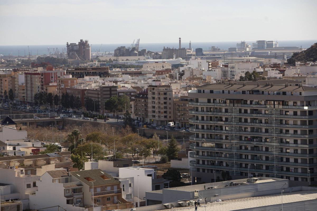 Vista de edificios y viviendas en el Norte del Palància.