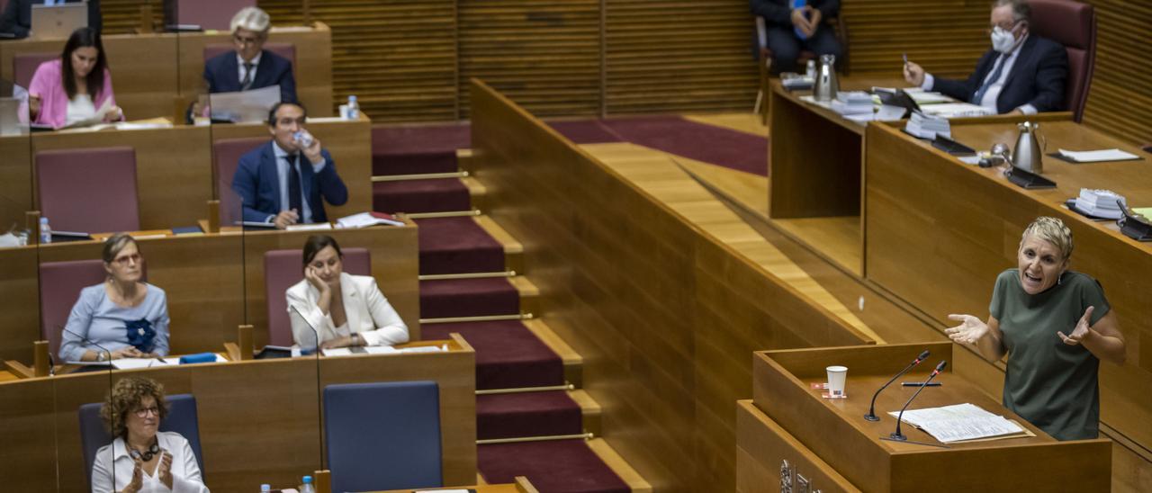 La síndica de Compromís, Papi Robles, realiza su intervención en el Debate de Política General.