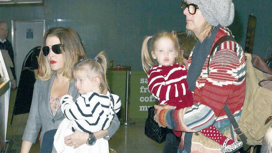 Lisa Marie Presley y Michale Lockwood, con sus hijas. // Cordon Press