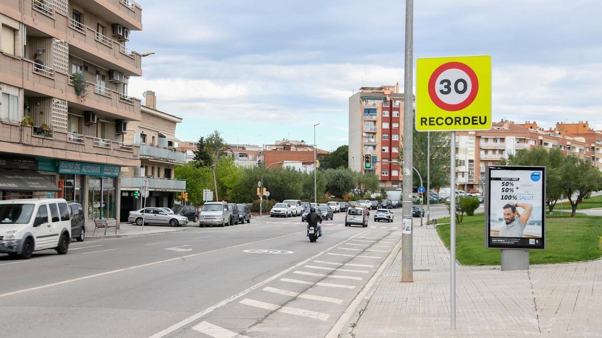 Cartel de velocidad máxima 30km/h en Rubí