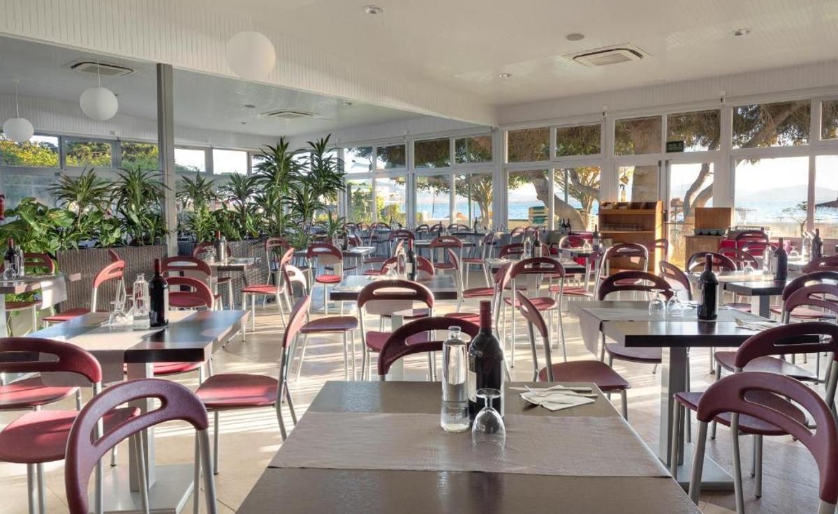 El comedor del hotel Cavanna, en La Manga, en una de las fotos con las que se promociona en Internet.