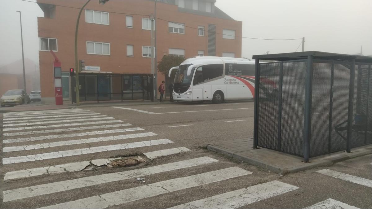 Parada de Morales del Vino, en la línea Zamora-Salamanca, con el punto de información digital instalado, aunque aún no operativo.