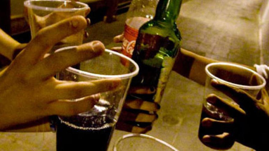 El &#039;binge drinking&#039;, la perillosa pràctica de consum d&#039;alcohol que ha arrelat entre els joves catalans