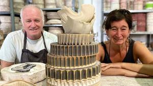 Paula Gertel y Cameron Fraser, en su taller de cerámica del Poblenou.