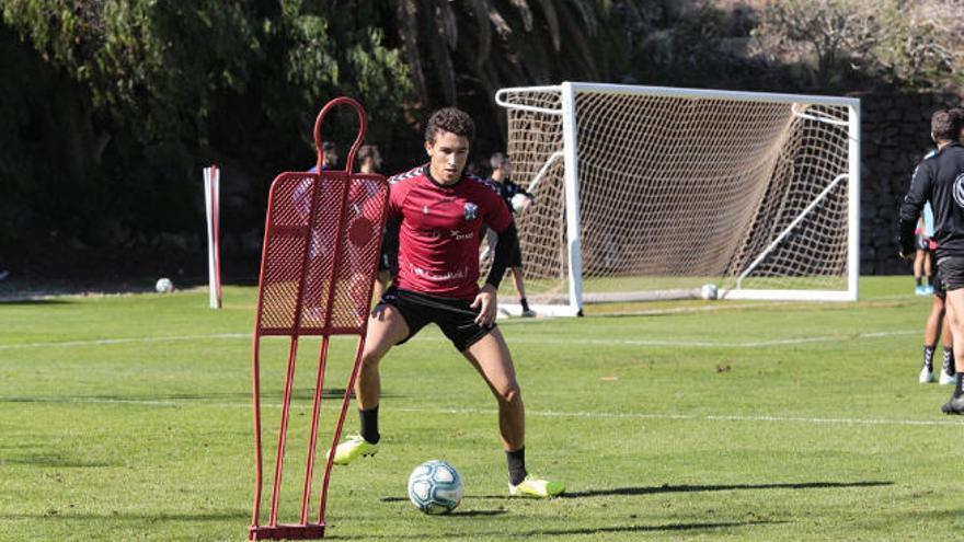 Milla volvió a entrar en contacto con el balón en la sesión del martes.