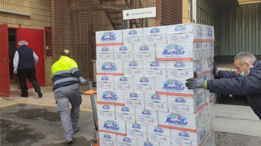 La Tienda del Agua dona 2.000 botellas al Hospital Universitario de Elda