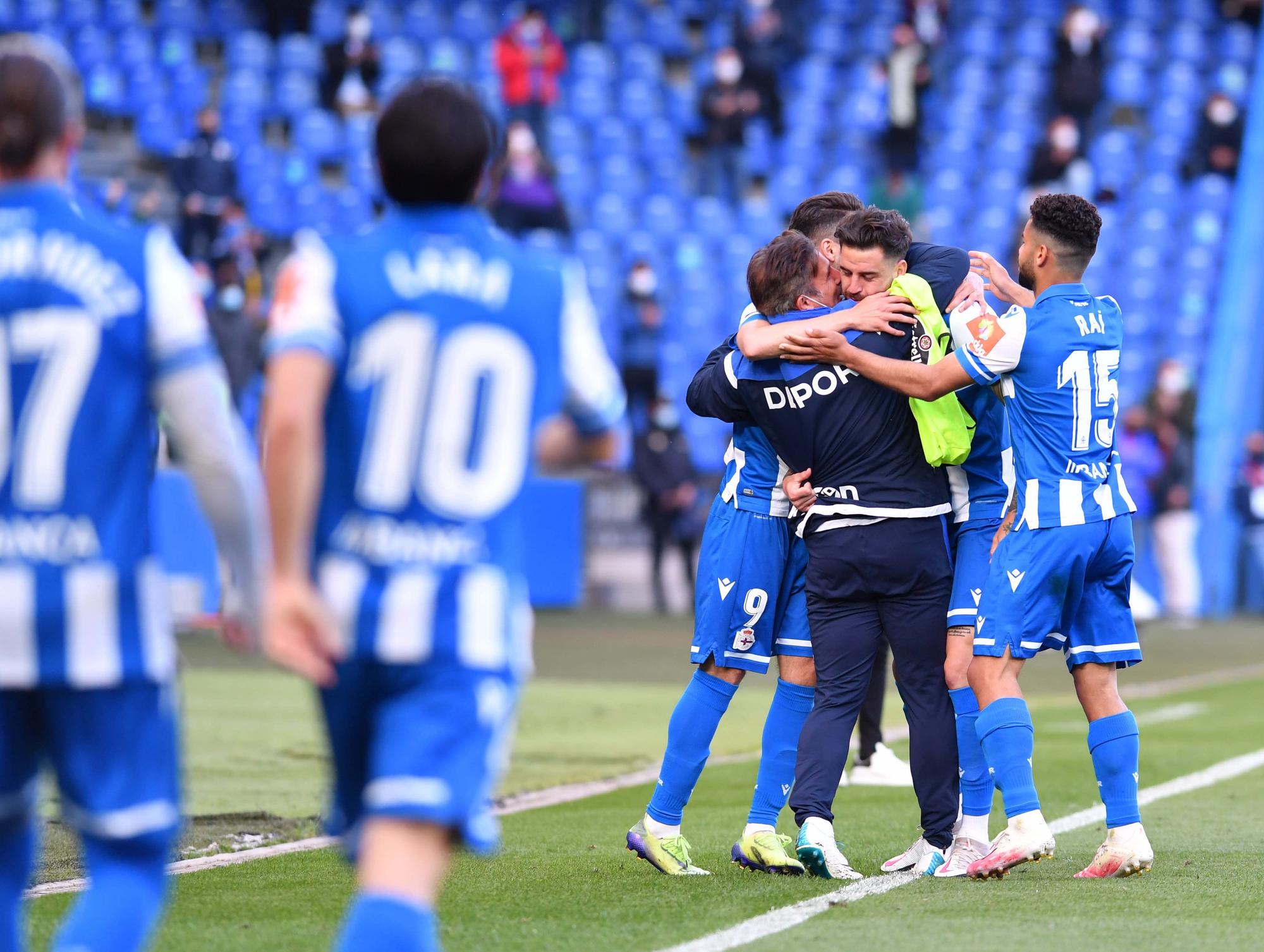 El Deportivo se libera con una goleada al Langreo (5-0)