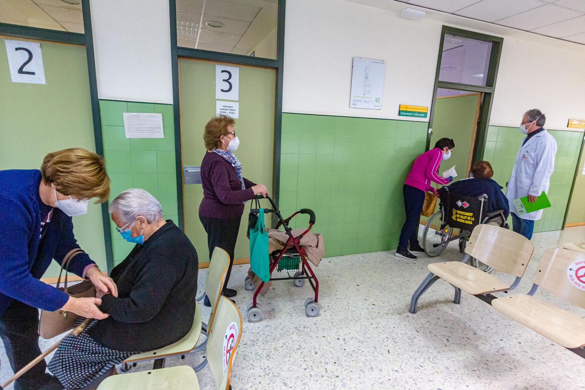 La vacuna contra el covid-19 llega los mayores de 90 años de la Marina Baixa