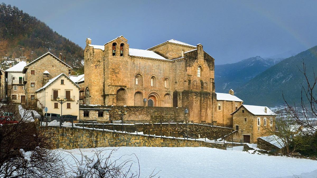San Pedro de Siresa, de origen visigodo, el monasterio más antiguo de Aragón que parece detenido en el tiempo.