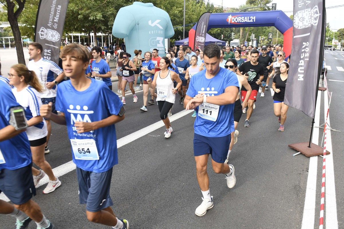 La carrera y marcha Solidaria Asteamur, en imágenes