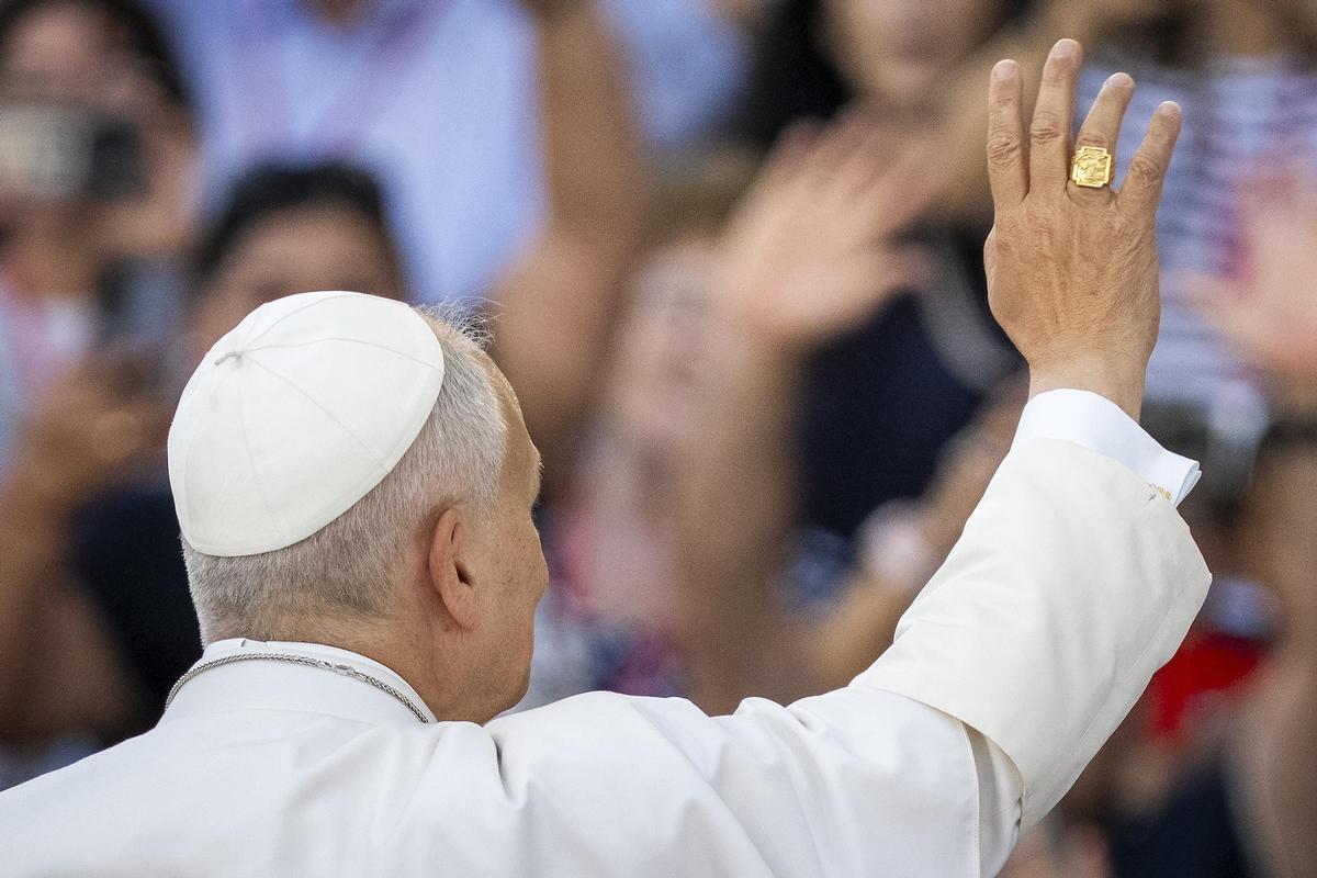 Vigilia del Papa León XIV en el Estadio Olímpico Lluís Companys.