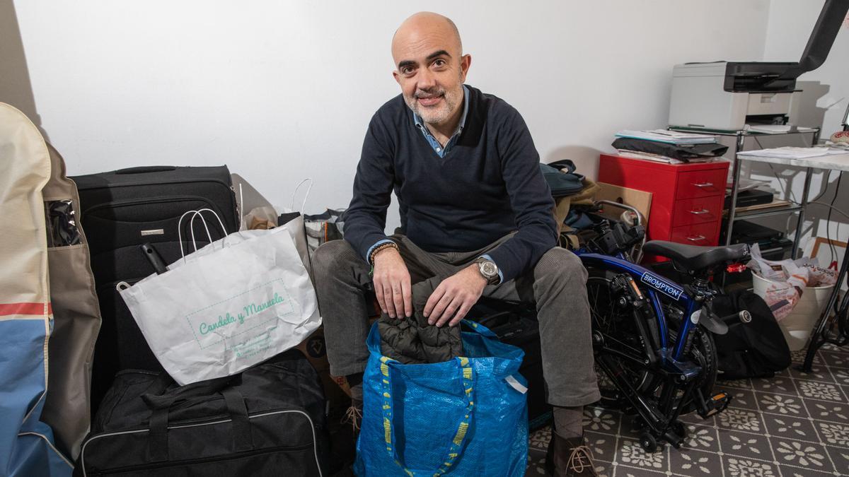 Les maletes per desfer que Daniel Sirera es va endur de València a Barcelona