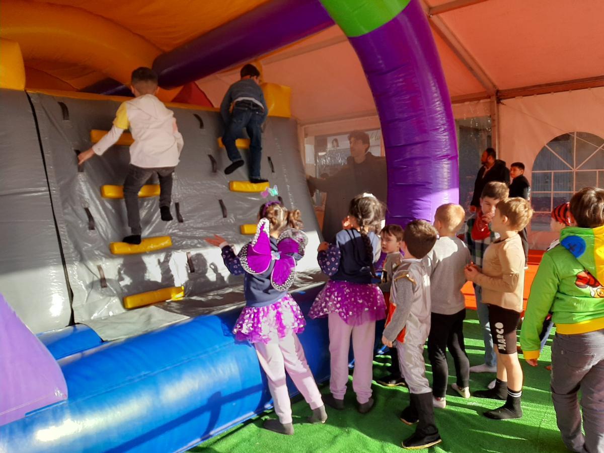 Los niños de Llanera inauguran el Antroxu por todo lo alto: el primer día de actividades, en imágenes