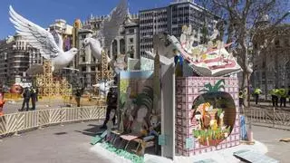 Los artistas de la falla infantil municipal retiran un cuento por ser "demasiado político"