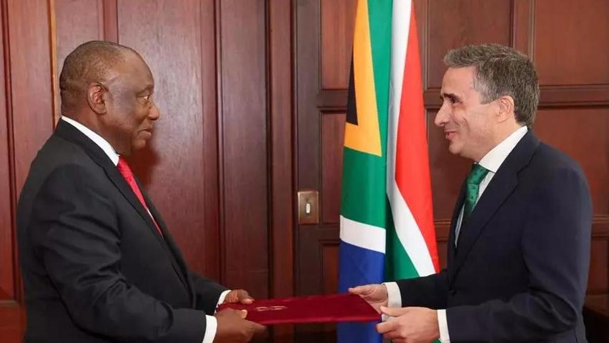 José Manuel Pascual García, ante el presidente de Sudáfrica.