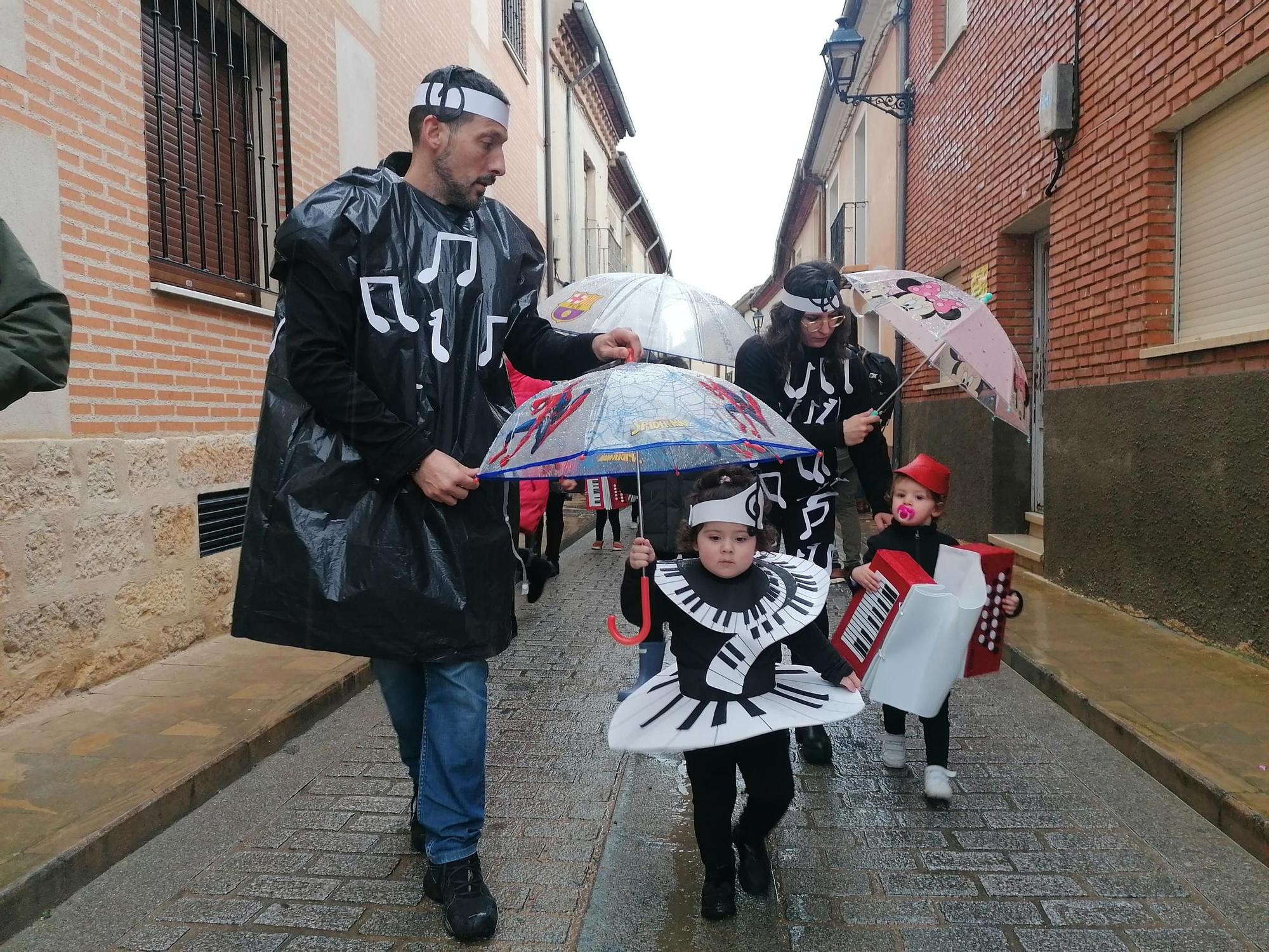 GALERÍA | El desfile de los "chupetines" inaugura el Carnaval de Toro