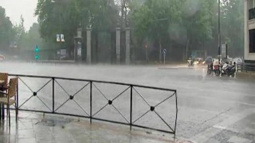 Madrid, bajo la lluvia tras la fuerte tormenta caída en la capital