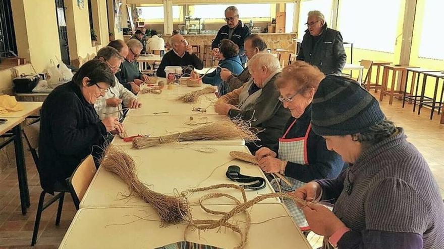 Taller de esparto cada sábado en Los Puertos de Santa Bárbara