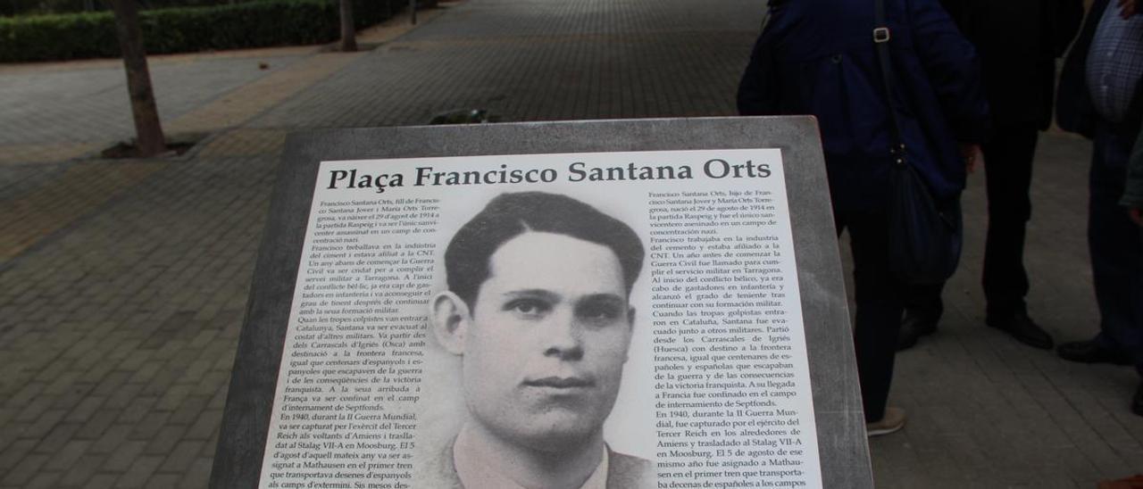 Plaza dedicada a Santana