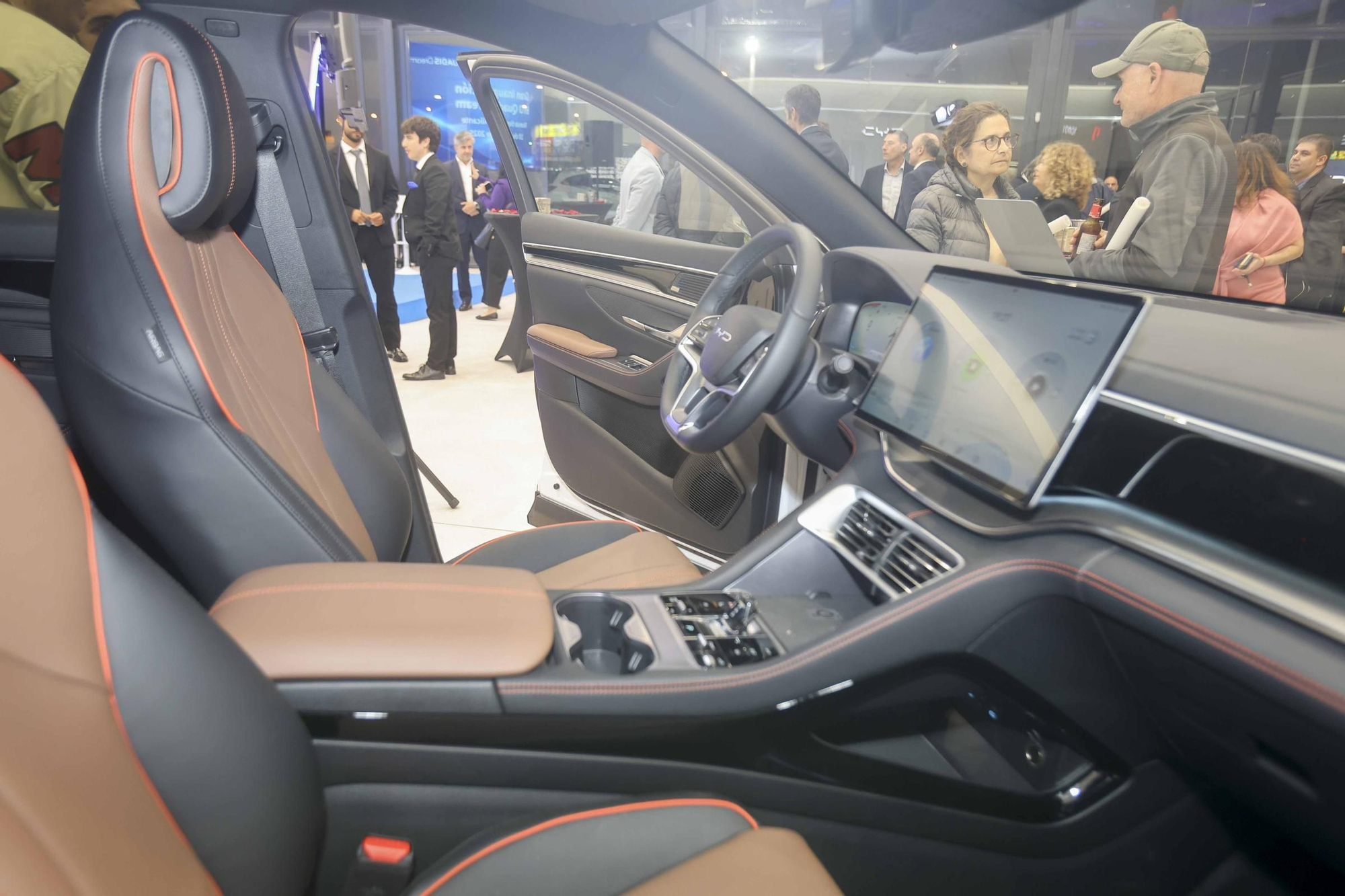QUADIS Dream inaugura el primer centro BYD en Alicante.