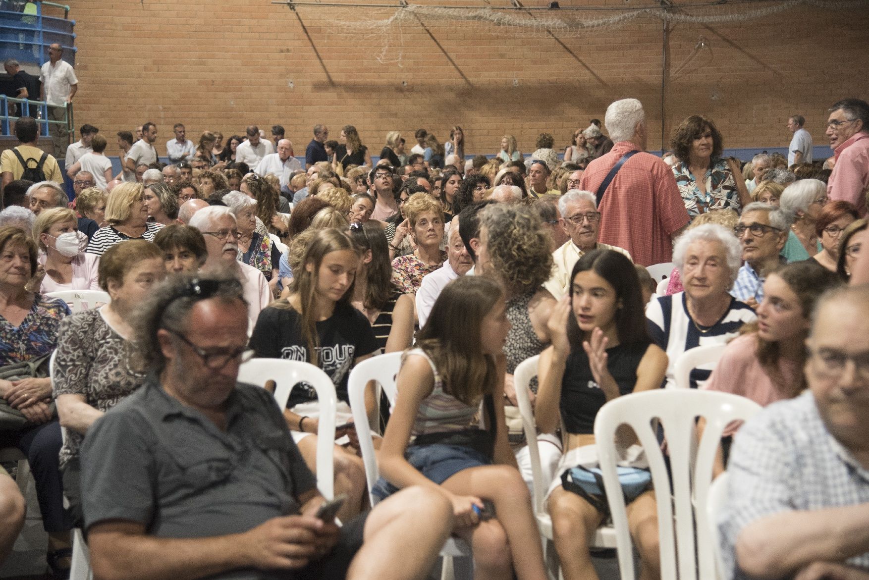 Puig-reig s'emociona amb la Polifònica i els «eufòrics» Miki Núñez i Elena Gadel