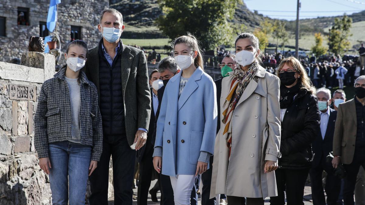 Pueblo Ejemplar 2021: La Familia Real visita Santa María del Puerto, en Somiedo