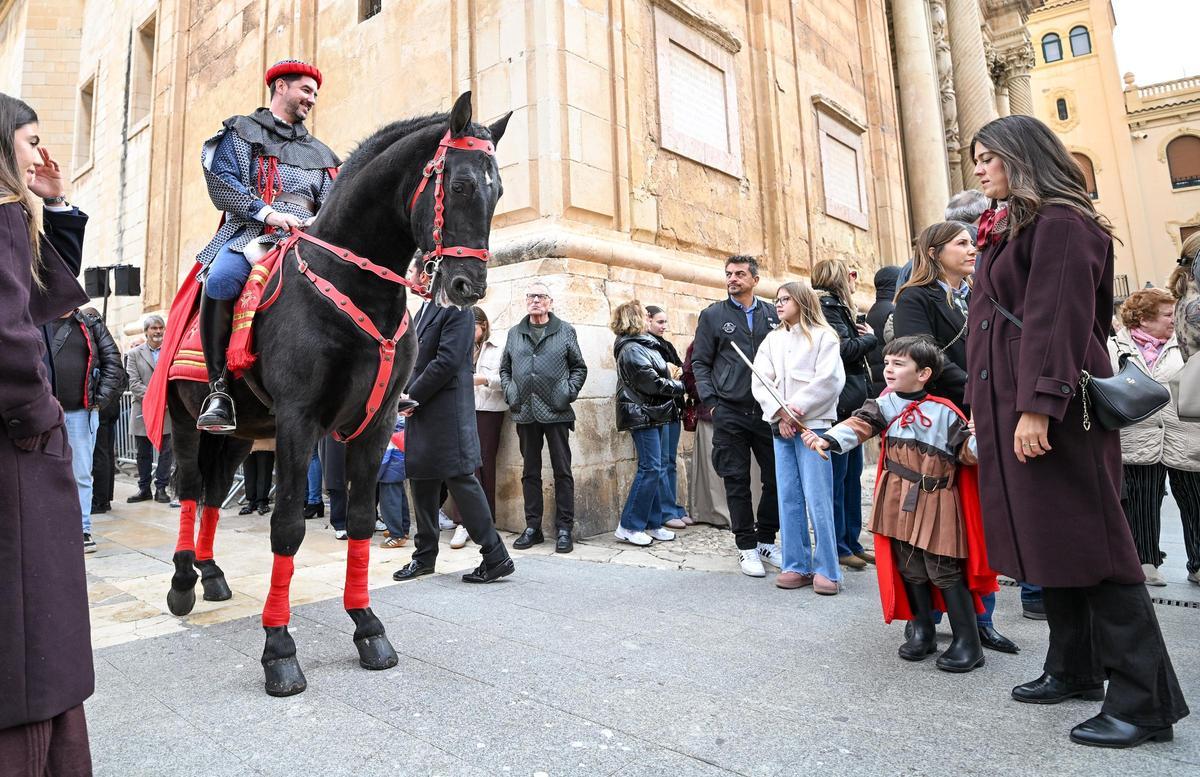 La procesión de la patrona de Elche en el 'Trono dels Angelets', en imágenes