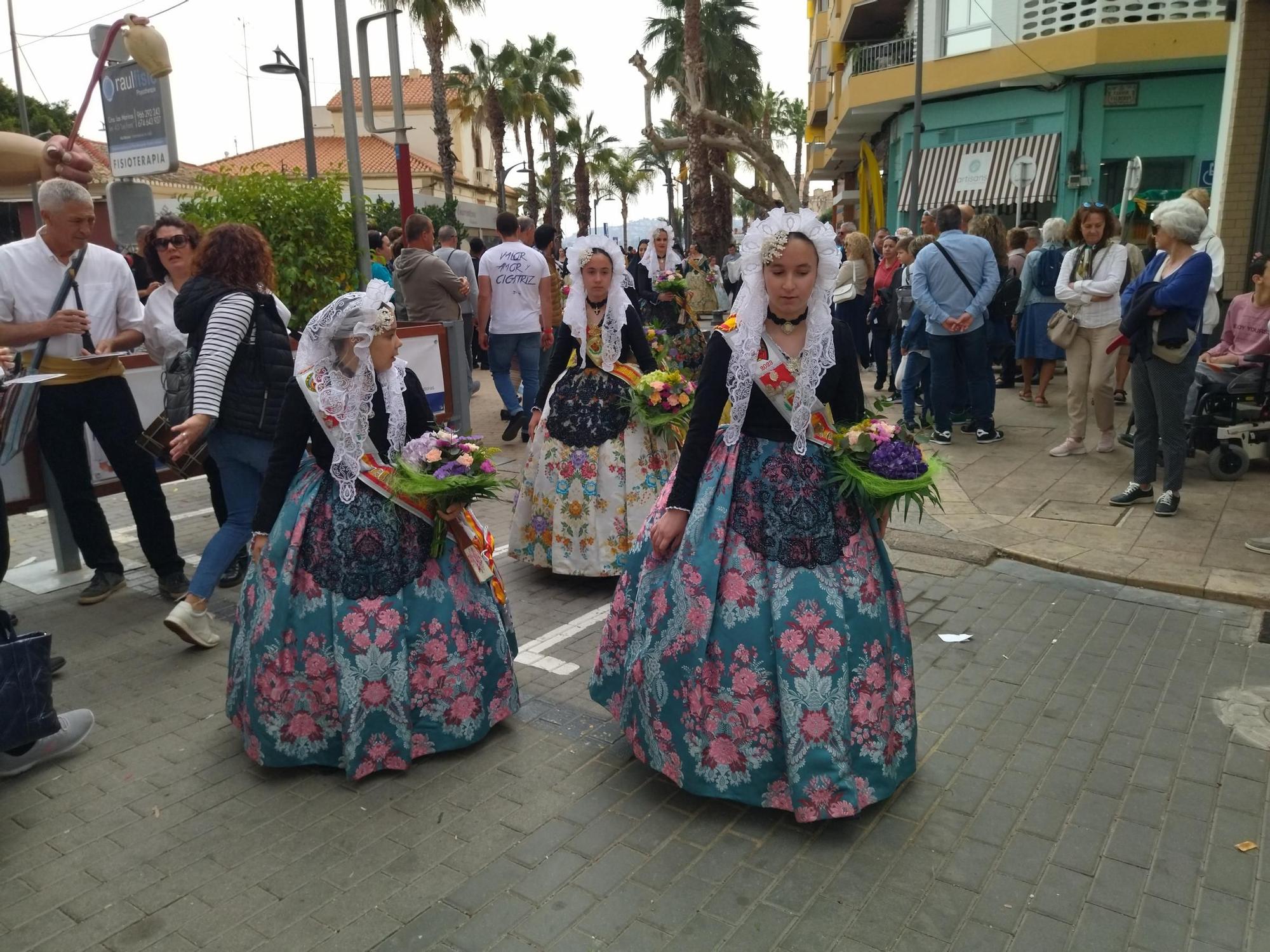 Puntual y diligente: magnífica ofrenda en las Fallas de Dénia (imágenes)