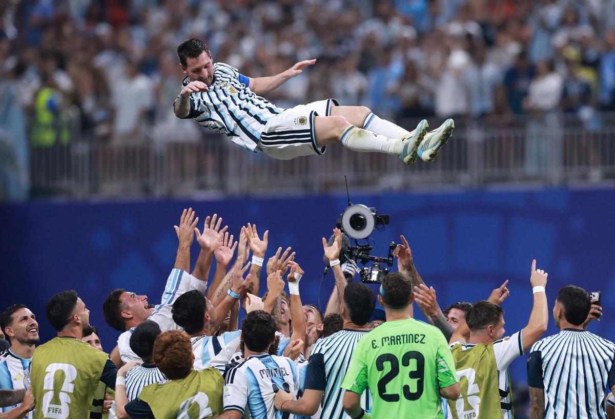 Messi escribe otra página inolvidable para que Argentina sobreviva ante Egipto
