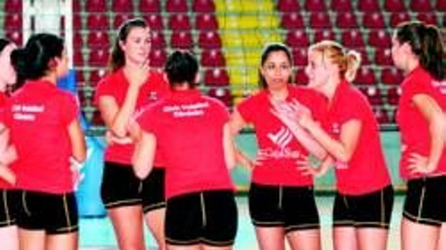 El Cajasur Córdoba Voley se presenta ante el poderoso Albacete de la Superliga femenina