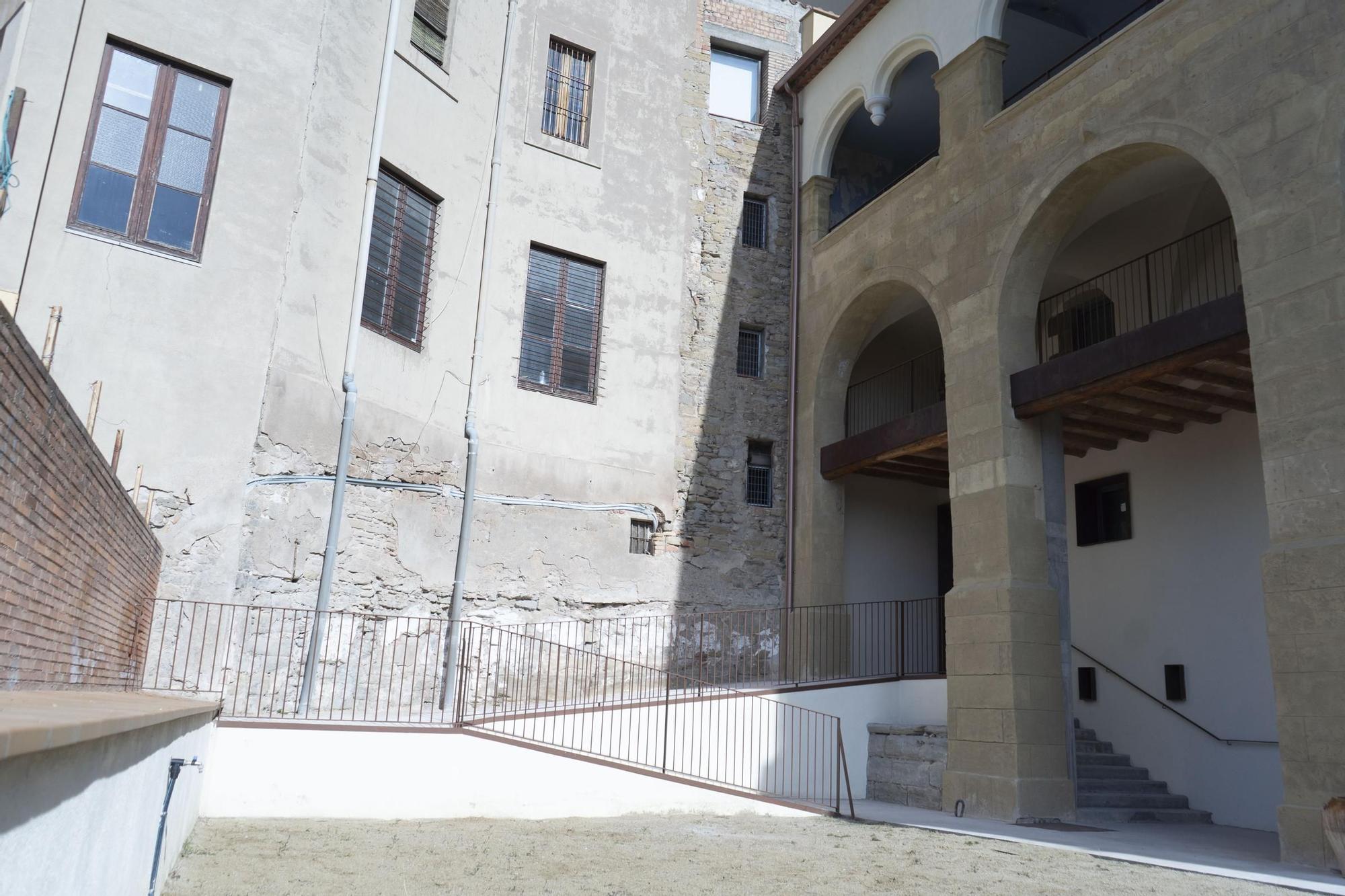 Sant Andreu Salut presenta els pisos de lloguer per a gent gran a l'antiga Fonda Sant Antoni de Manresa