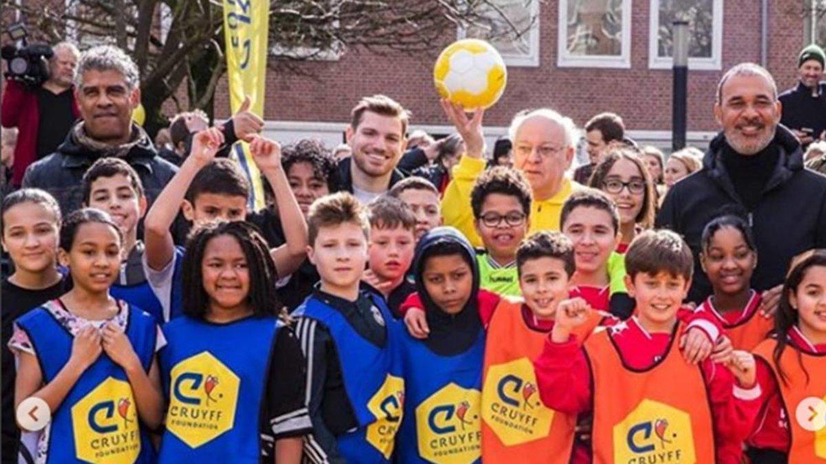 Rijkaard y Gullit en la inauguración del Cruyff Court