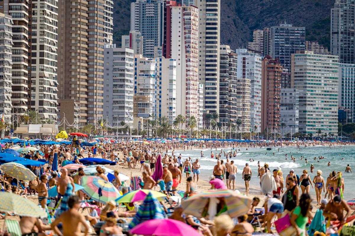 La playa de Levante es el escaparate más turístico de la ciudad.