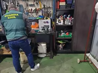 La Guardia Civil denuncia un taller mecánico clandestino en el polígono de Las Quemadas de Córdoba