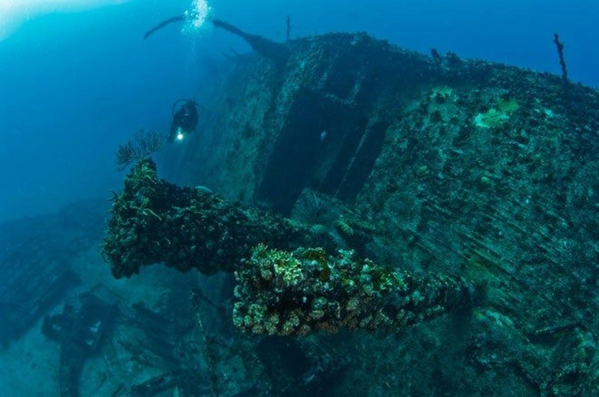 Los restos del Chikuzen es un famoso lugar de buceo al norte de la isla de Tórtola, en las Islas Vírgenes Británicas.