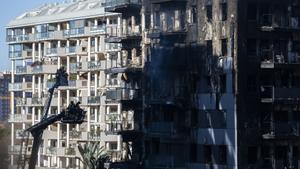 Imagen de los edificios afectados por el fuego en el barrio valenciano de Campanar.