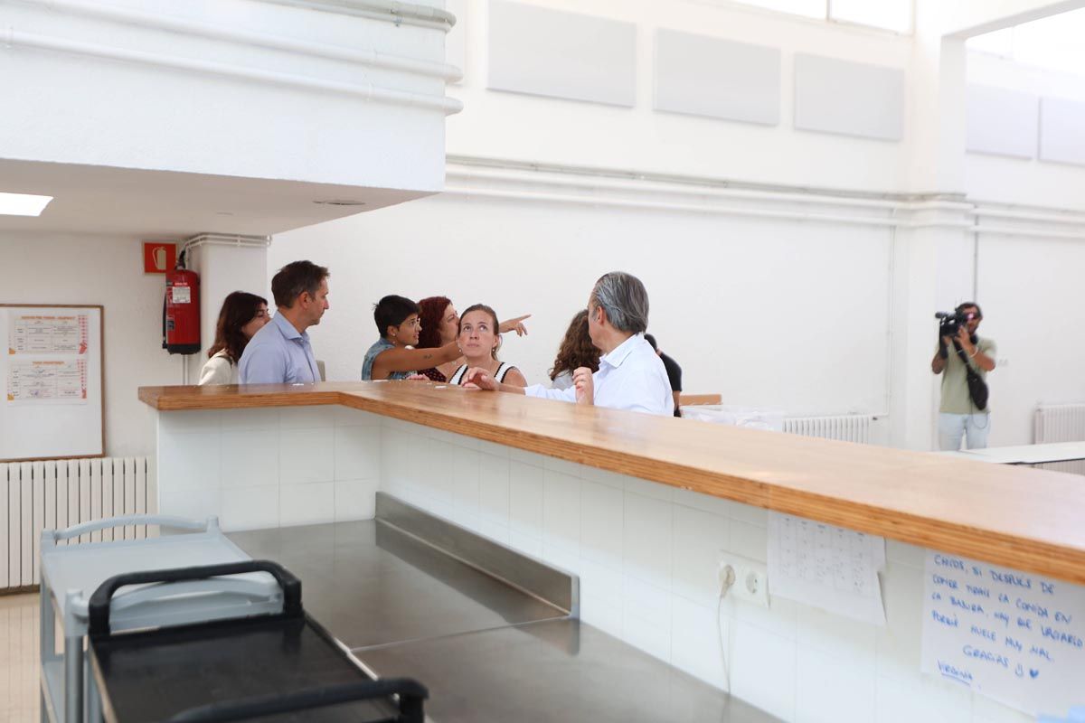 La visita al colegio Can Misses tras las inundaciones, en imágenes