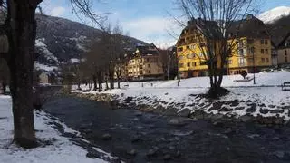 La presión de los pisos turísticos en el Pirineo: "Hay trabajadores viviendo en caravanas"