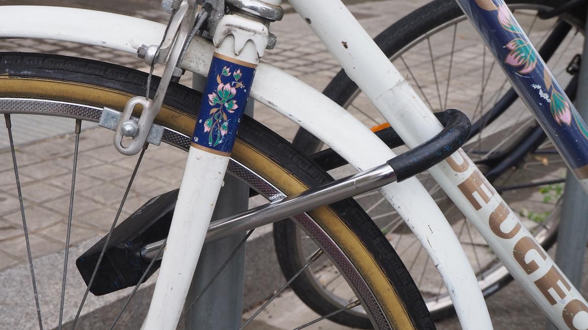 Entra en funcionament el carril bici de la Rambla de Fondo de Santa Coloma