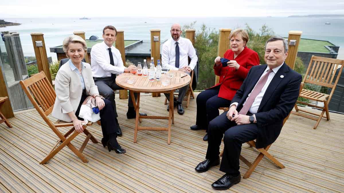 De izquierda a derecha, la presidenta de la CE, Ursula Von der Leyen, el presidente de Francia, Emmanuel Macron, el presidente de la CE, Charles Michel, la cancillera alemana, Angela Merkel, y el primer ministro de Italia, Mario Draghi, en el marco del G-7 em Carbis Bay (sur de Inglaterra).