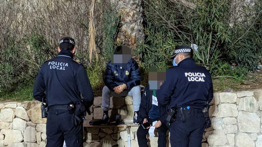 Disueltas cuatro fiestas en viviendas y un botellón en el operativo anticovid en Alicante