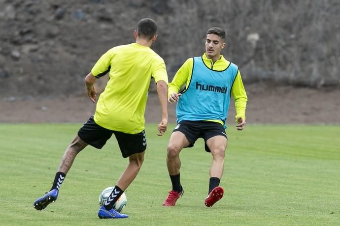 12.11.19. Las Palmas de Gran Canaria.Fútbol segunda división temporada 2019/20. Entrenamiento de la UD Las Palmas en la Ciudad Deportiva Barranco Seco. Foto: Quique Curbelo  | 12/11/2019 | Fotógrafo: Quique Curbelo