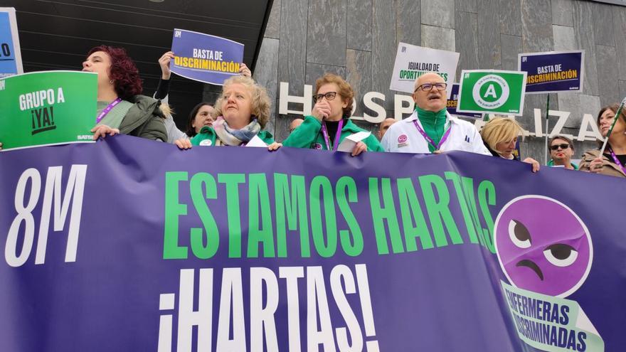 Las enfermeras protestan contra la discriminación y la brecha de género laboral