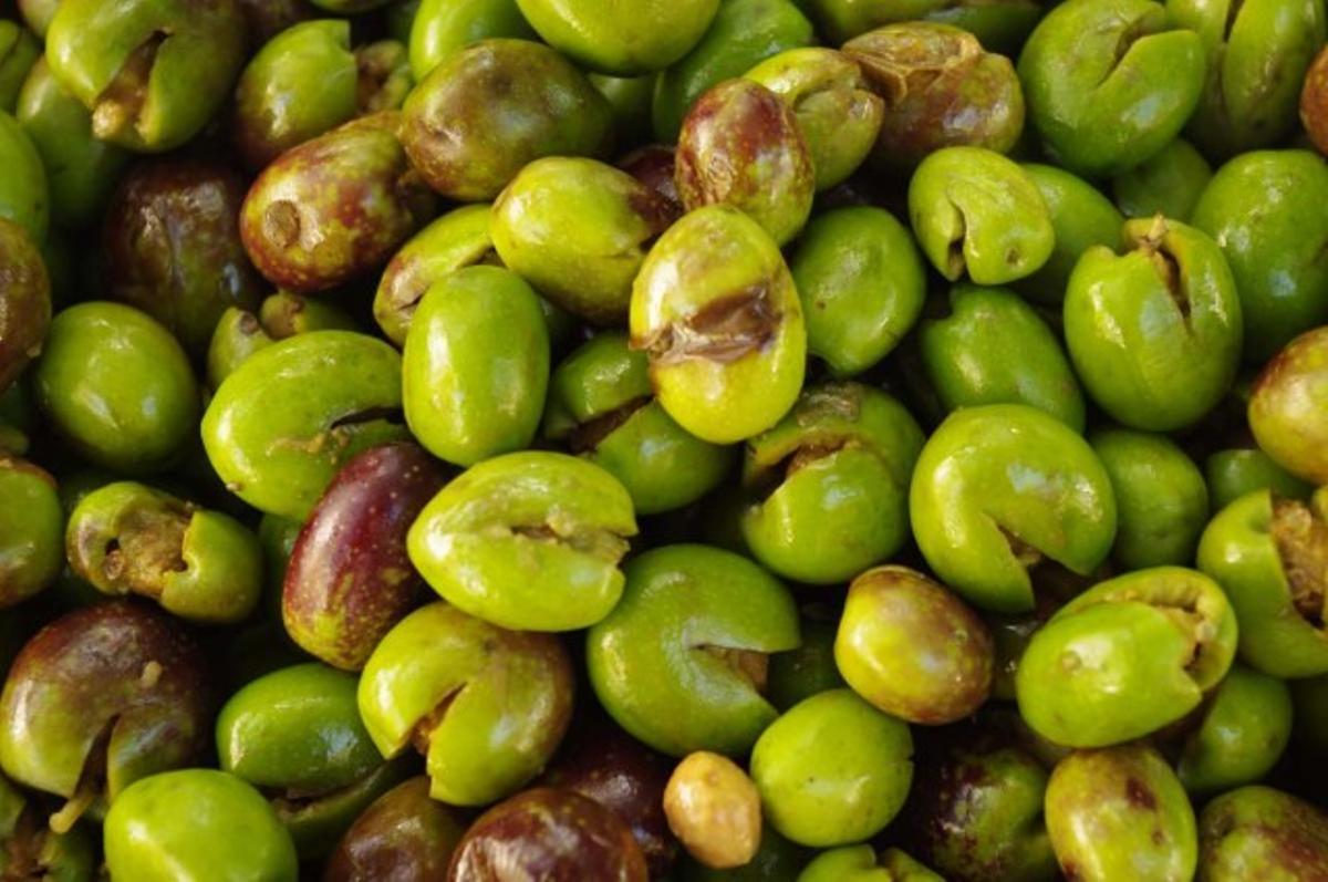 Olives trencades, típicas de Borriol