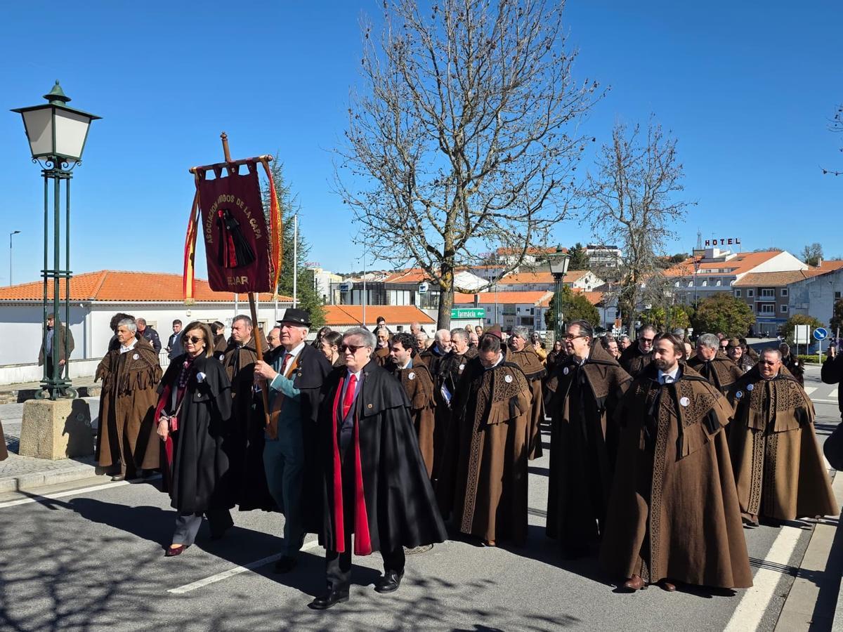 Exaltación de la capa parda mirandesa en Miranda do Douro.