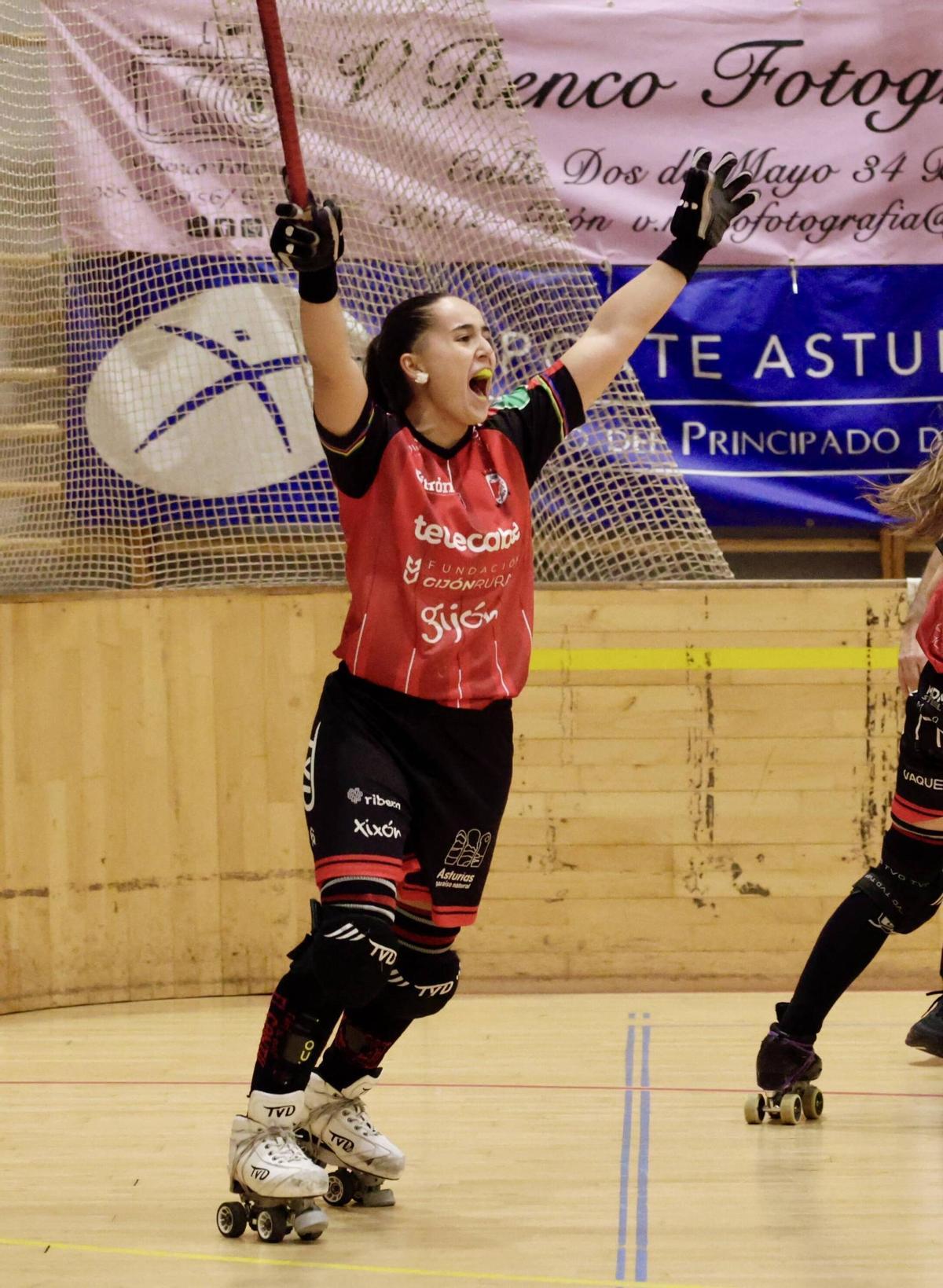 Judith Cobián celebra un gol esta temporada en un partido en Mata Jove.